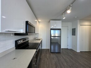 940 W Winona St in Chicago, IL - Building Photo - Building Photo