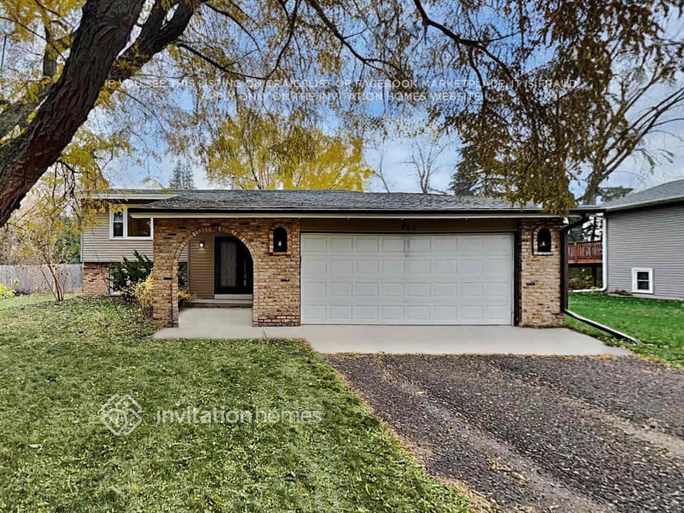 750 116th Ave NE in Blaine, MN - Building Photo