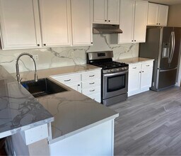 2404 SE 2nd Ct in Renton, WA - Building Photo - Building Photo