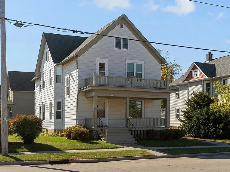 1201 Marshall St in Manitowoc, WI - Building Photo