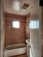 1226 Gower N St, Unit 2 in Los Angeles, CA - Foto de edificio - Building Photo