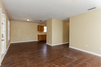 1554 Brook Forest Dr in Jacksonville, FL - Foto de edificio - Building Photo
