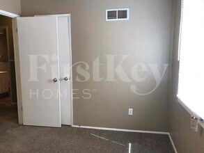 5641 N Drury Ave in Kansas City, MO - Building Photo - Building Photo