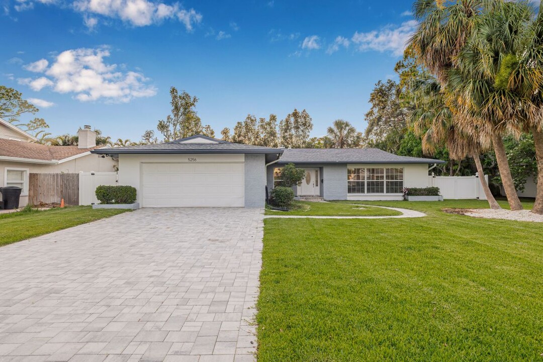 5256 Dover St NE in St. Petersburg, FL - Building Photo