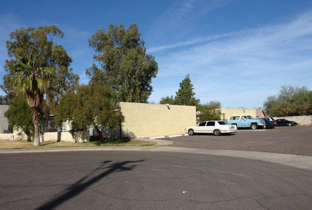 5800 W Claremont St in Glendale, AZ - Building Photo