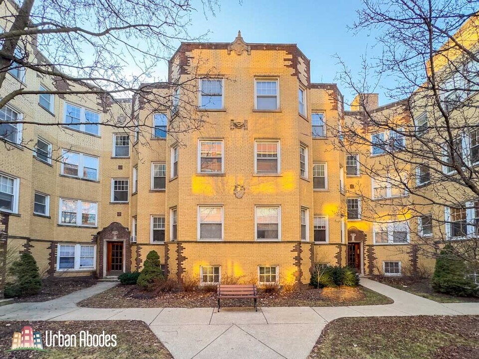 4408 N Rockwell St, Unit M00B in Chicago, IL - Building Photo
