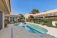 36 La Costa Dr in Rancho Mirage, CA - Foto de edificio - Building Photo