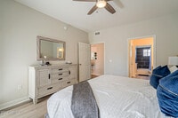 600 Grove Pky photo'