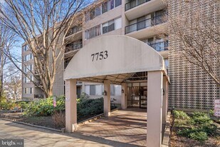 7753 Patriot Dr in Annandale, VA - Building Photo