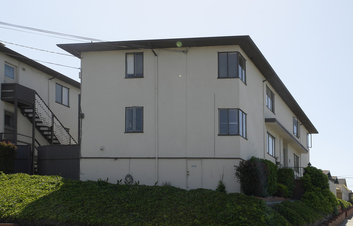 2400-2406 Wilbur St in Oakland, CA - Building Photo