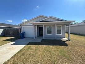 2018 3rd St in Hempstead, TX - Building Photo