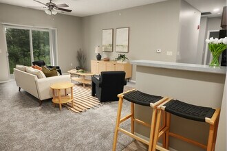 The Oaks at Lakeview in Omaha, NE - Building Photo - Building Photo