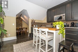 151 Rusholme Rd in Toronto, ON - Building Photo