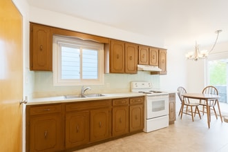 19 Reid Ave N in Hamilton, ON - Building Photo - Building Photo