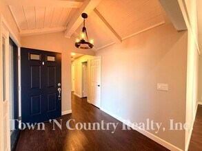 1198 Loyola Dr in Salinas, CA - Building Photo - Building Photo