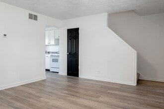 40 Midland Heights Cir in Midland, PA - Building Photo - Building Photo