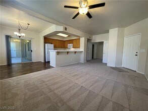 9901 Trailwood Dr in Las Vegas, NV - Building Photo - Building Photo