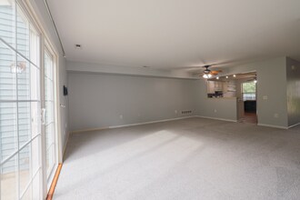 124 Brent Ct in West Deptford, NJ - Building Photo - Building Photo