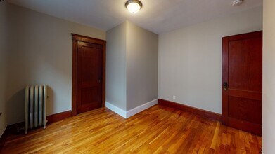 65 Sterling St, Unit 2 in Somerville, MA - Building Photo - Building Photo
