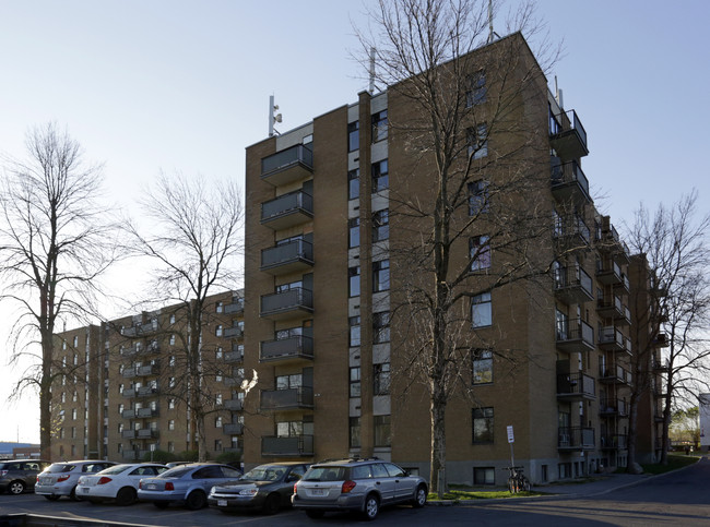 Grenadier in Ottawa, ON - Building Photo - Building Photo