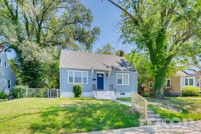 3523 Sussex Rd in Lochearn, MD - Foto de edificio - Building Photo