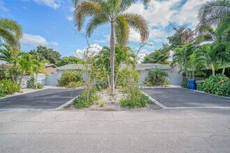 2618 NE 10th Terrace in Wilton Manors, FL - Building Photo - Building Photo