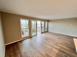 5301 E The Toledo in Long Beach, CA - Building Photo - Building Photo