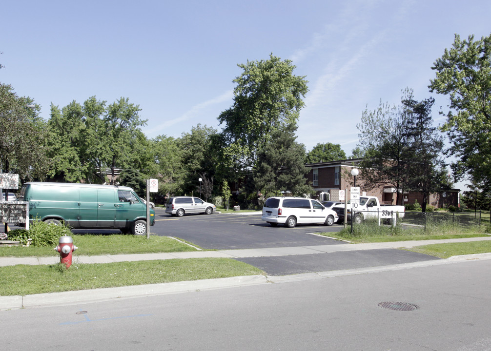 Russet Homes Cooperative in Mississauga, ON - Building Photo