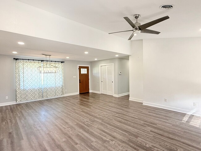 4201 Capri Dr in Pensacola, FL - Building Photo - Building Photo