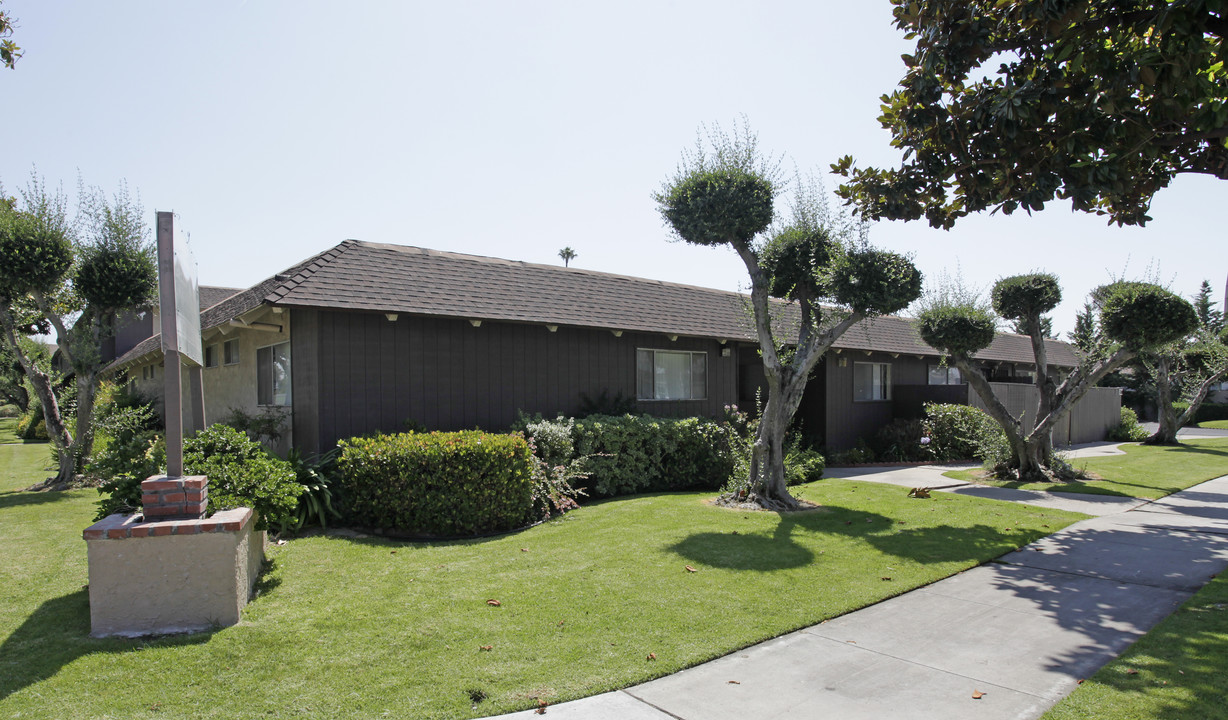 Green Meadows Apartments in Anaheim, CA - Building Photo