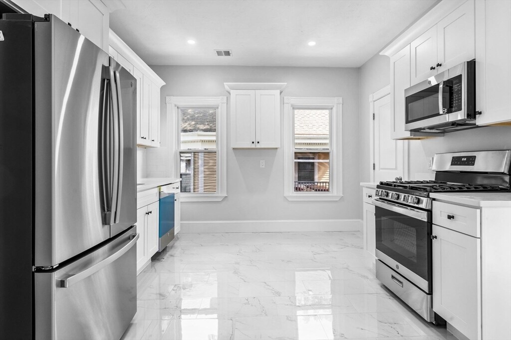 67 Romsey St in Boston, MA - Building Photo