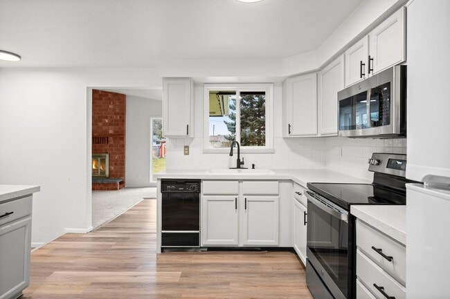 property at 7603 E Maxwell Ave