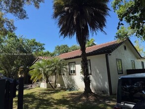 5735 SW 46th Ter in Miami, FL - Building Photo - Building Photo