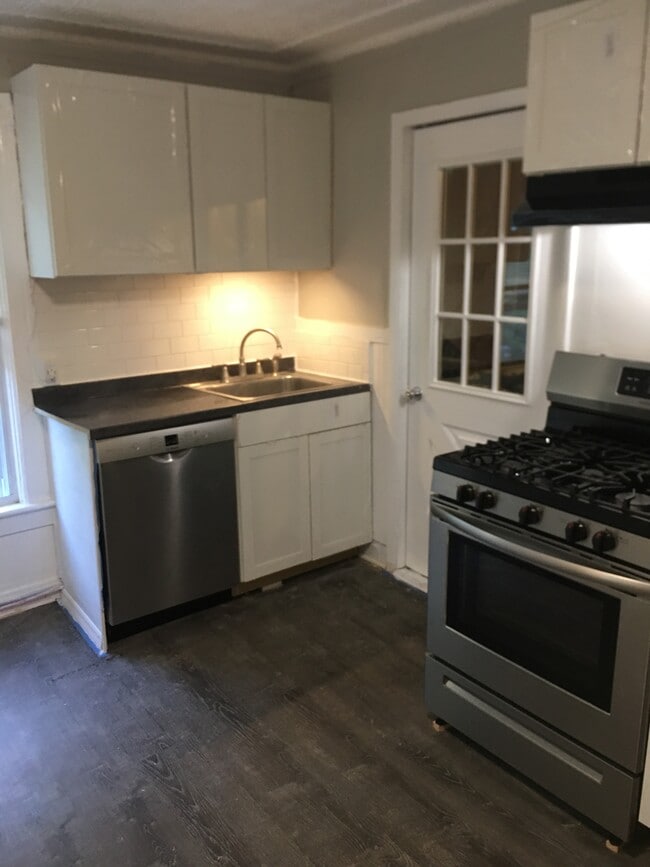 18 Parkview Ct, Unit Floor 1 in Troy, NY - Building Photo - Building Photo