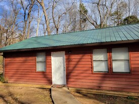 132 Timber Dr in Winterville, GA - Building Photo