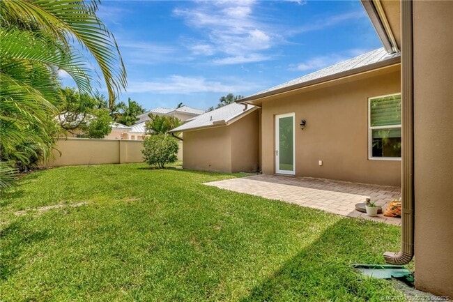 311 SE Cardinal Way in Stuart, FL - Building Photo - Building Photo