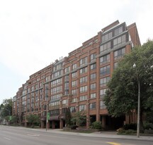 Muir Park in Toronto, ON - Building Photo
