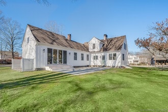 8 Main St in Essex, CT - Building Photo - Building Photo
