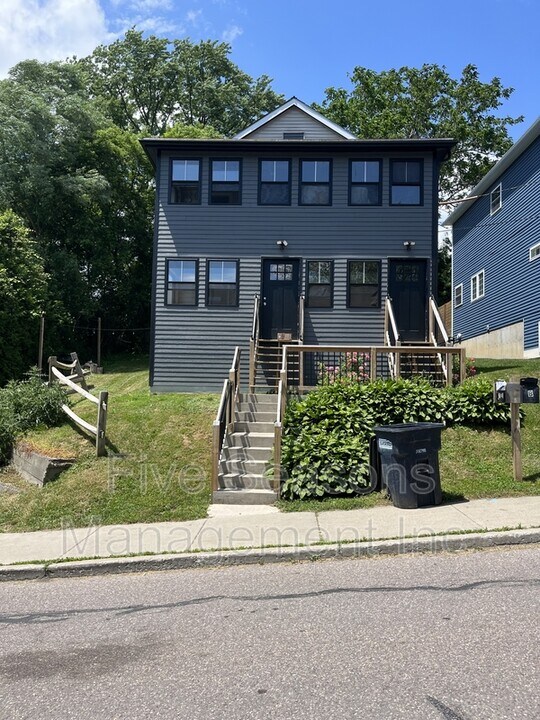 60 Franklin St in Winooski, VT - Building Photo