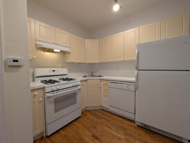 912 W Dakin St, Unit 303 in Chicago, IL - Building Photo - Building Photo