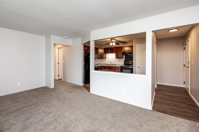 Prairie Woods Apartments in Des Moines, IA - Foto de edificio - Interior Photo