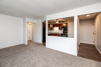 Prairie Woods Apartments in Des Moines, IA - Building Photo - Interior Photo