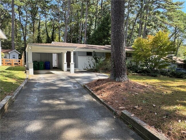 1968 Fairway Cir NE in Atlanta, GA - Building Photo - Building Photo