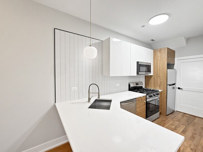 2127 W 18th St in Chicago, IL - Building Photo - Building Photo