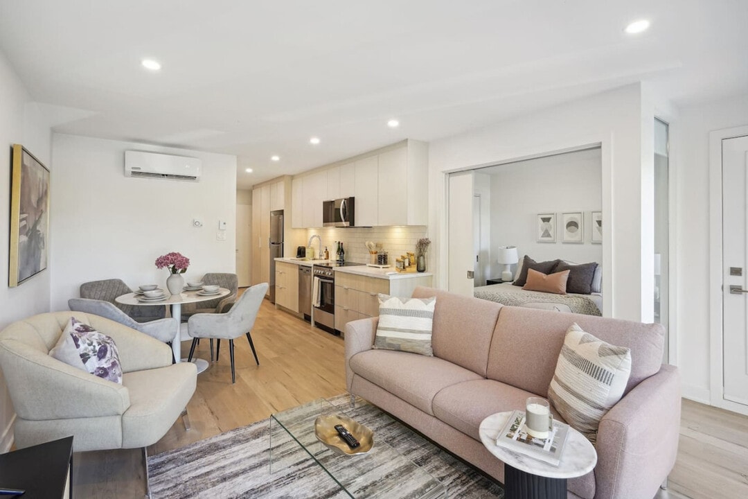 2118 Rue Bercy, Unit SI ID1061540P in Montréal, QC - Building Photo