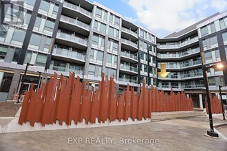 2501-2501 Saw Whet Blvd. in Oakville, ON - Building Photo - Building Photo