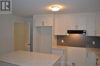 373 Olivenite Private in Ottawa, ON - Building Photo - Building Photo