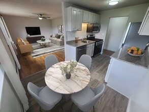 185 Salmon Brook Dr in Glastonbury, CT - Building Photo - Building Photo