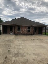 1202 W Washington St in New Iberia, LA - Building Photo