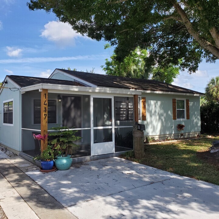 1417 Canterbury Rd N in St. Petersburg, FL - Building Photo